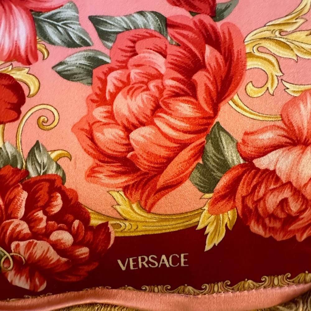 Gianni Versace , pillow in pink floral satin , elegant for a passionate person - Picture 2 of 2